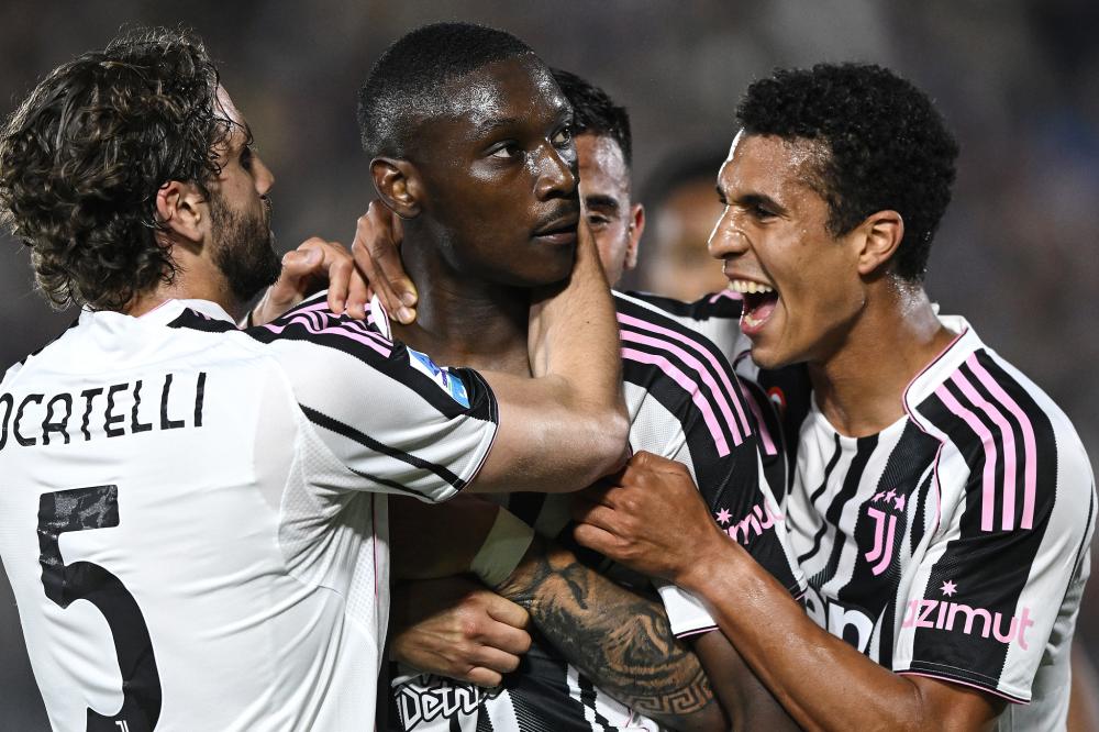 姆巴佩西甲第15轮狂轰3球，助皇马3-0胜毕巴，状态惊人，成为当世足坛第一人。