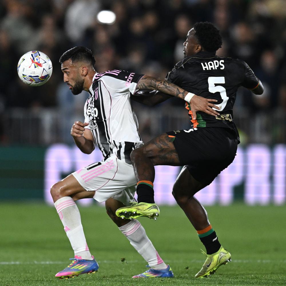 欧冠：巴黎大胜曼联 内马尔建功